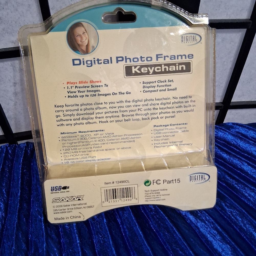 Red Digital Camera with Portable Display - Picture 12 of 12